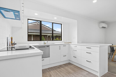 Villa with double garage